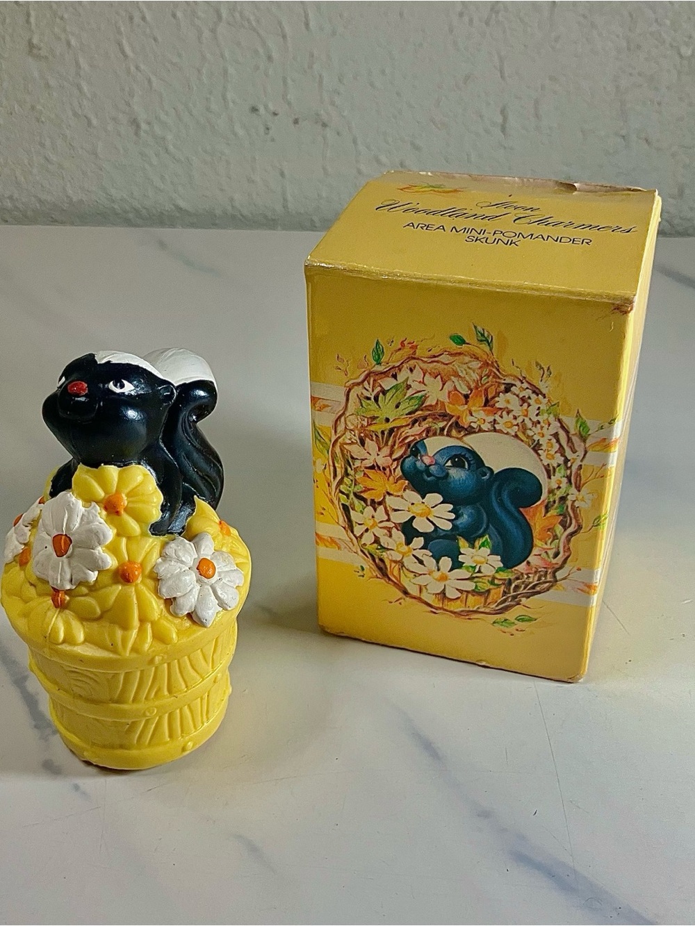 1982 Avon Woodland Charmers Area Mini "Pomander Skunk" Fernerie Fragrance